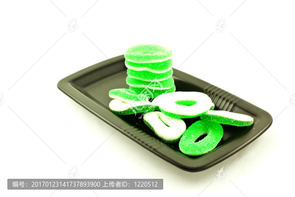 黑色方形盤子上鮮艷的糖果