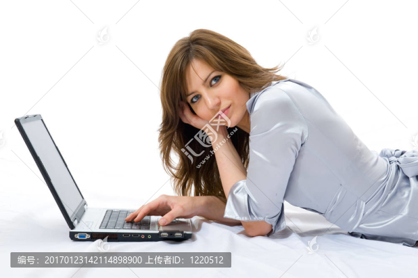 漂亮的女商人用筆記本。