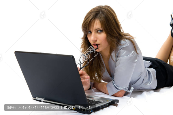 漂亮的女商人用筆記本。