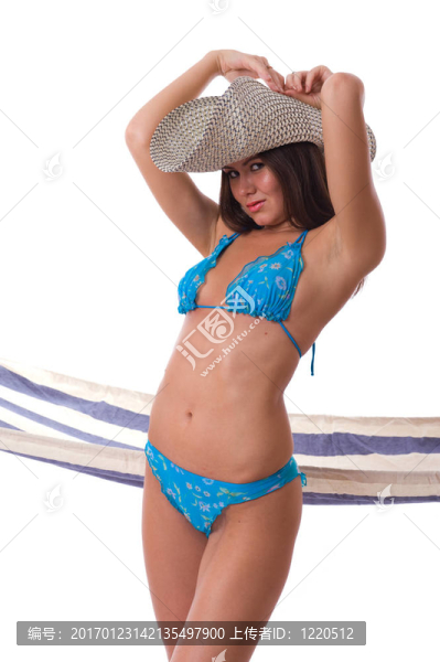 性感的女人穿著比基尼的夏天的帽子