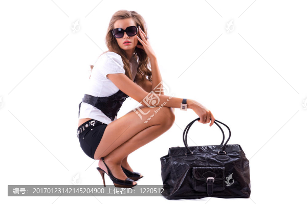 漂亮的女孩與大時尚袋