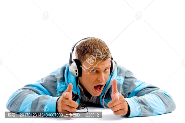 年輕人聽音樂欣賞