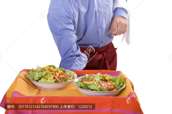 服務(wù)員服務(wù)沙拉