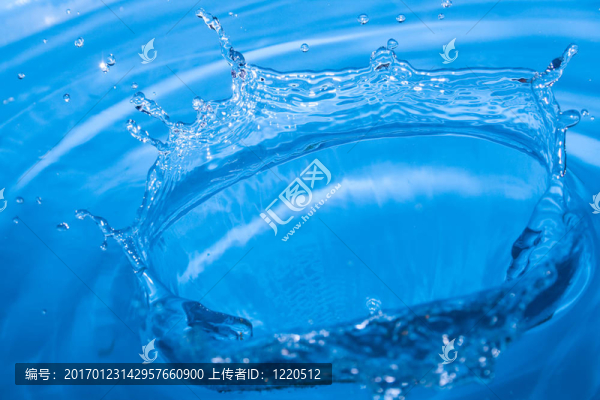 水藍色的背景