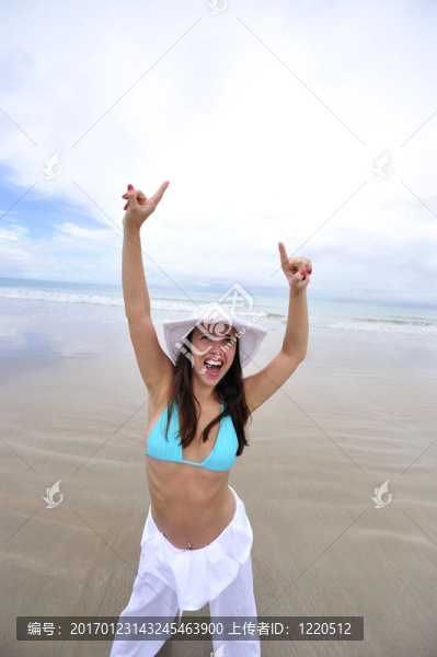 海灘上的女人