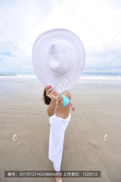 海灘上的女人