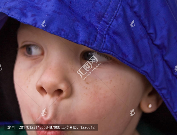 調(diào)皮的4歲男孩的表情