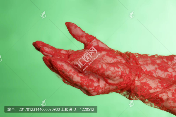 張開雙手