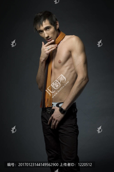 年輕時(shí)尚男性模特