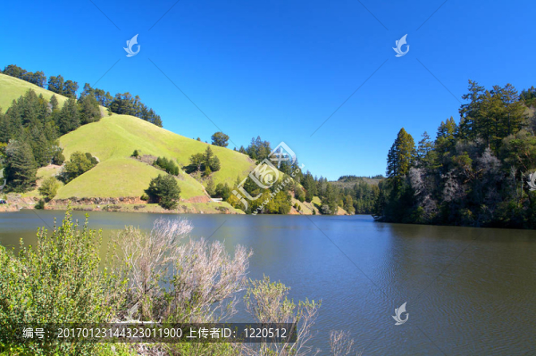 小湖和綠山