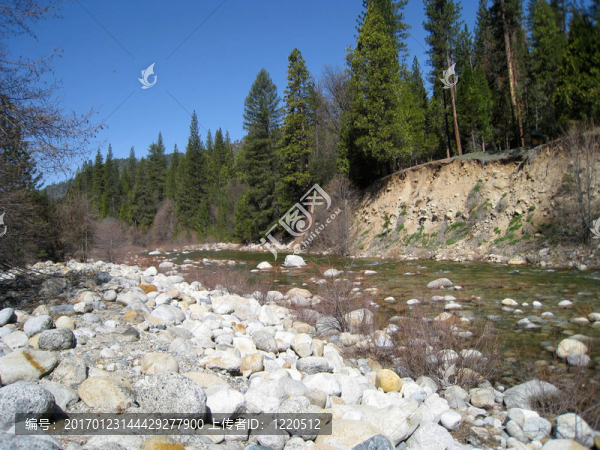 優(yōu)詩美地國家公園的河流，bolders