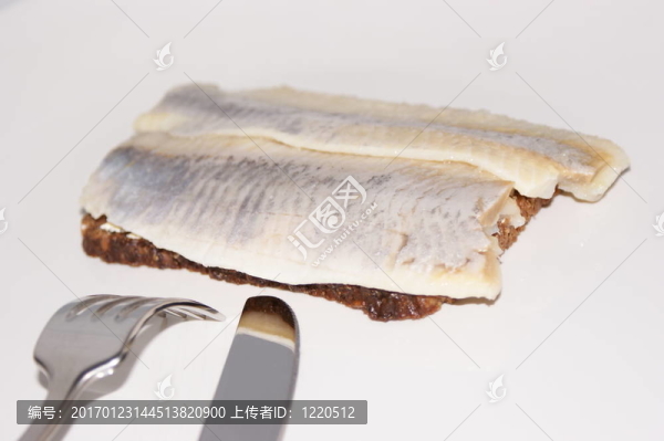 Matie；上一片面包一個年輕的鯡魚