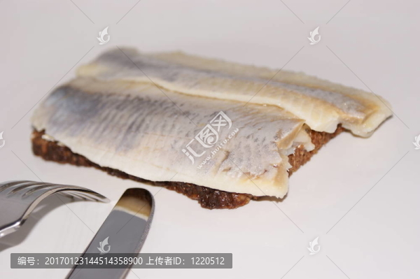Matie；上一片面包一個年輕的鯡魚