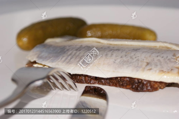 Matie；上一片面包一個年輕的鯡魚