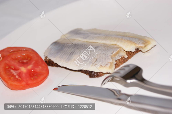 Matie；上一片面包一個(gè)年輕的鯡魚