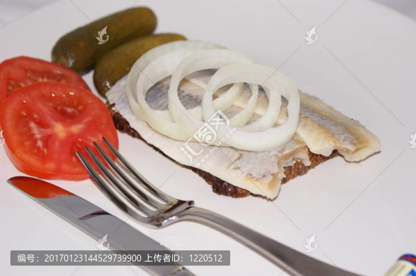 Matie；上一片面包一個(gè)年輕的鯡魚(yú)