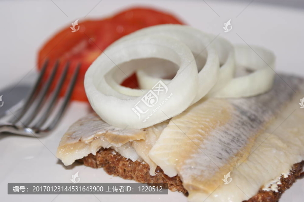 Matie；上一片面包一個(gè)年輕的鯡魚