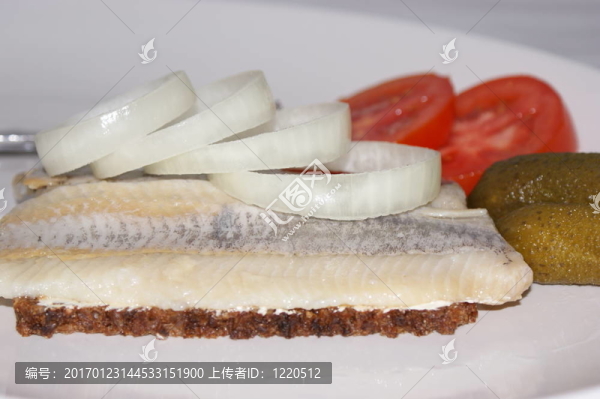 Matie；上一片面包一個(gè)年輕的鯡魚(yú)