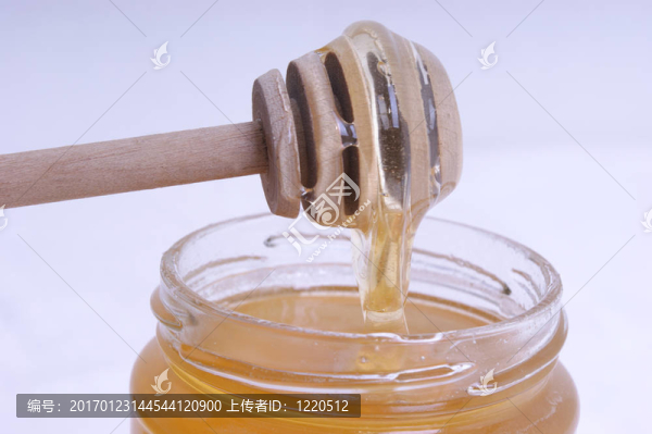 充滿甜蜜蜜的杯子