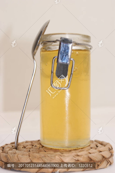 充滿甜蜜蜜的杯子
