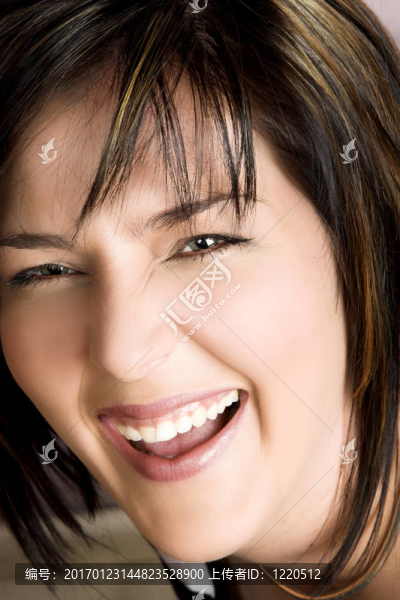 黑發(fā)女