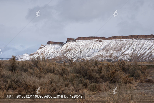 下雪的Buttes