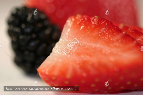 草莓黑莓