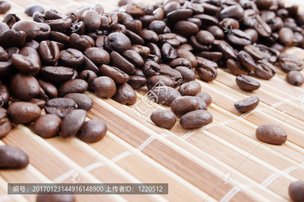 咖啡豆的竹餐墊