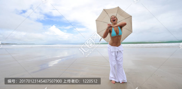 海灘上的女人