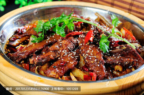 干鍋奇香鵝翅
