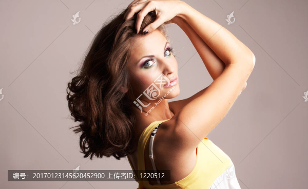 時尚女孩的姿勢