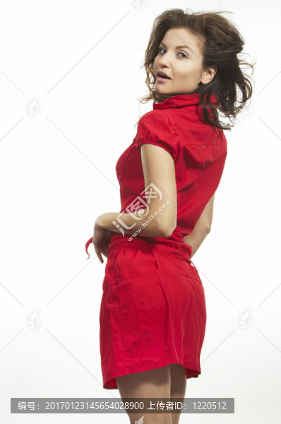 穿紅衣服的女士