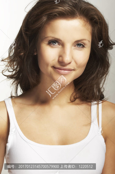 一個快樂的年輕女人