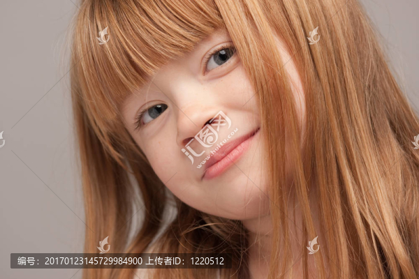 一個(gè)可愛的紅頭發(fā)女孩的肖像