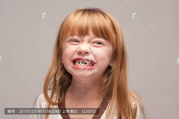 傻臉紅頭發(fā)的女孩