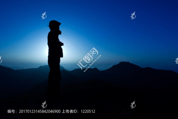 在上午的剪影與金光的攝影師。