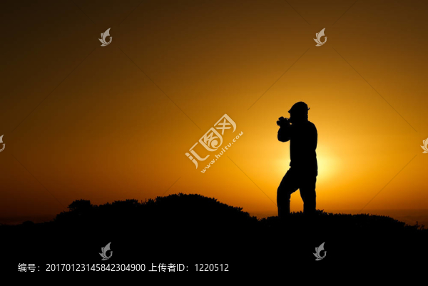 在上午的剪影與金光的攝影師。