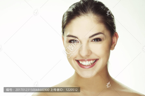 美麗快樂的年輕女人的肖像