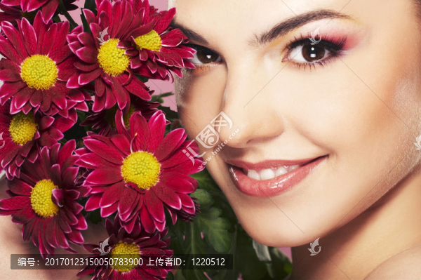 可愛的女孩與花的明亮圖片