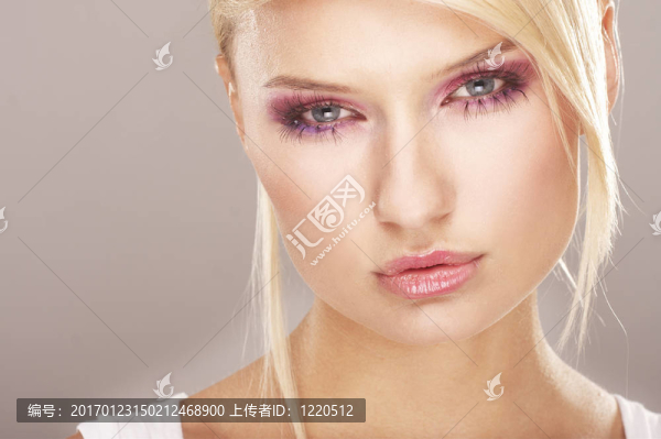 穿花的女孩化妝