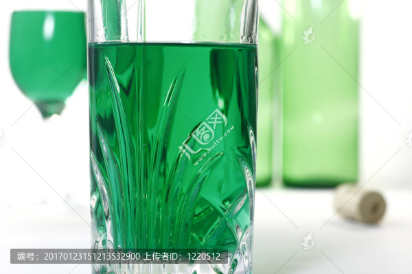 綠色葡萄酒玻璃