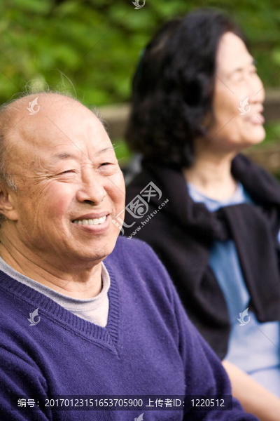 快樂(lè)的老年夫婦