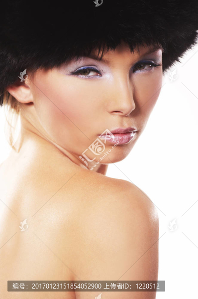 戴帽子的女人