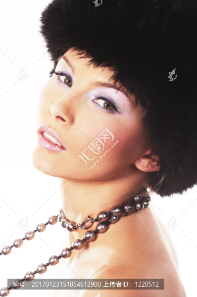 戴帽子的女人