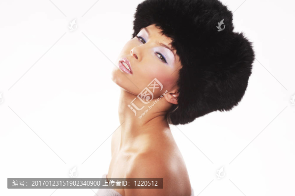 戴帽子的女人