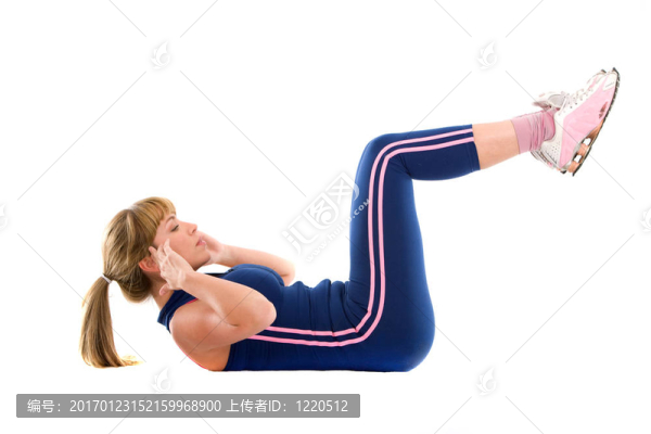 女孩在地板上鍛煉