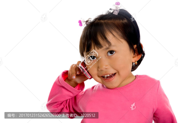可愛(ài)的女孩在手機(jī)上