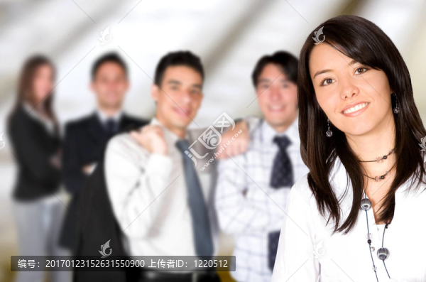 商業(yè)團(tuán)隊(duì)領(lǐng)導(dǎo)的一個(gè)商業(yè)女性