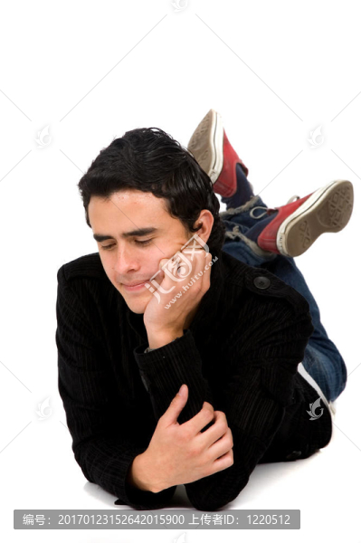 地板上的隨便的人往下看