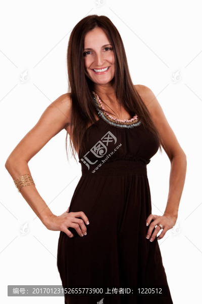 穿著棕色衣服的女人